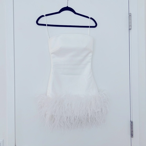 Bridal bachelorette white strapless feather trim dress - Picture 2 of 3